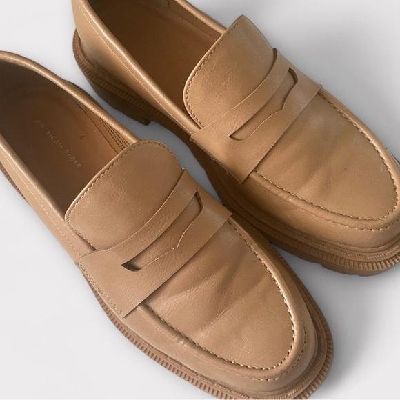 American Eagle Tan Lug Loafer with Chunky Platform Heel. - Picture 5 of 6